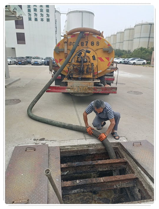 木鱼镇隔油池清掏