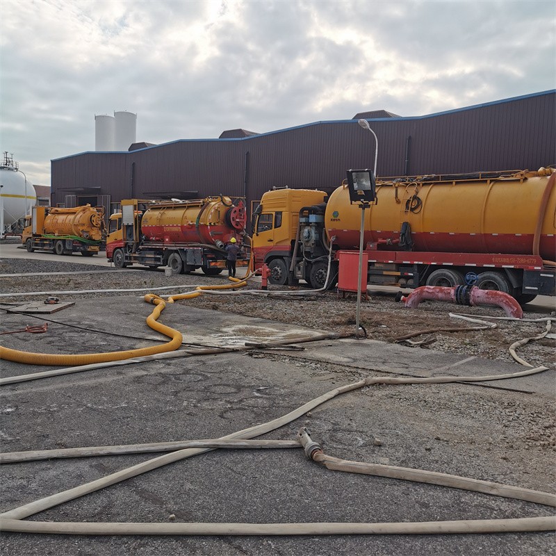 木鱼镇污水池清理