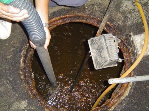 木鱼镇隔油池清理