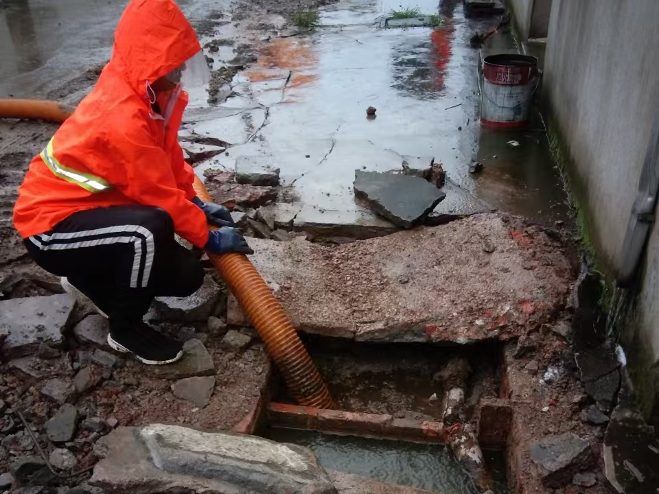 木鱼镇专业清理污水池 炜誉市政以规范流程守护城市 “肠道”